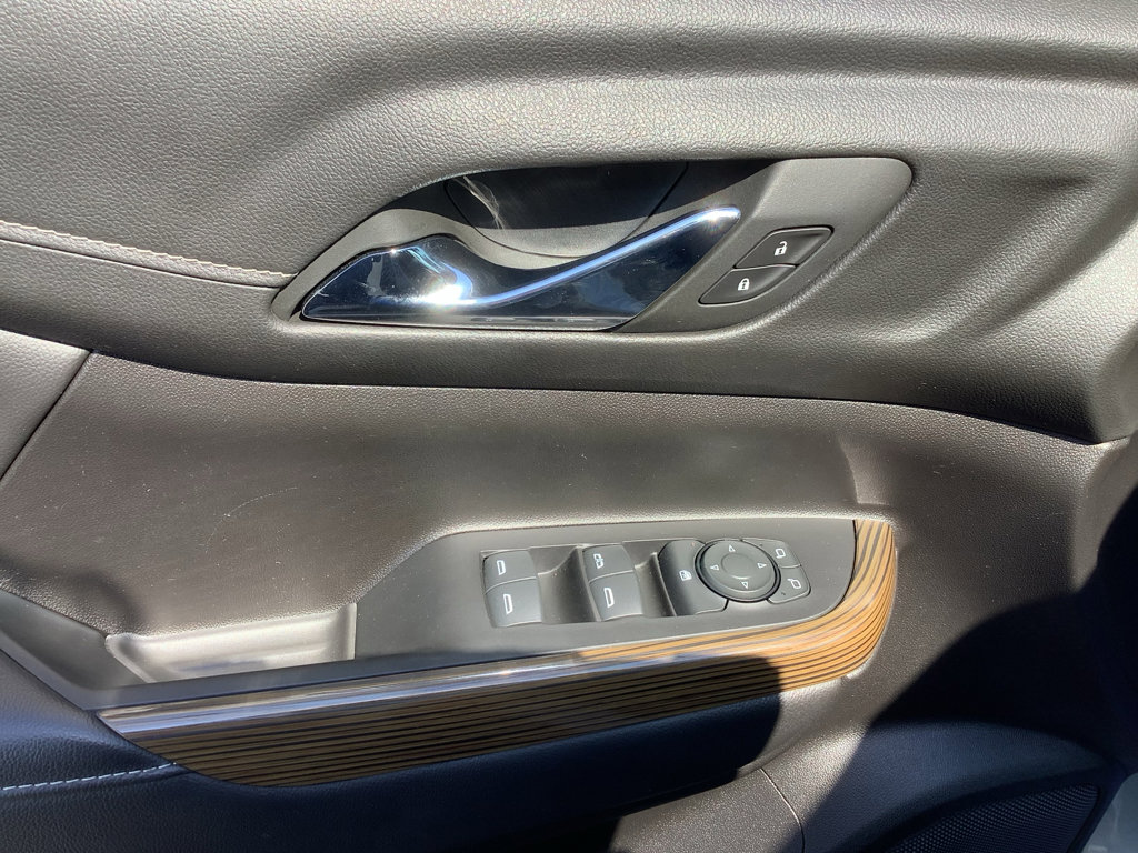 Used 2023 GMC Acadia SLE image 11