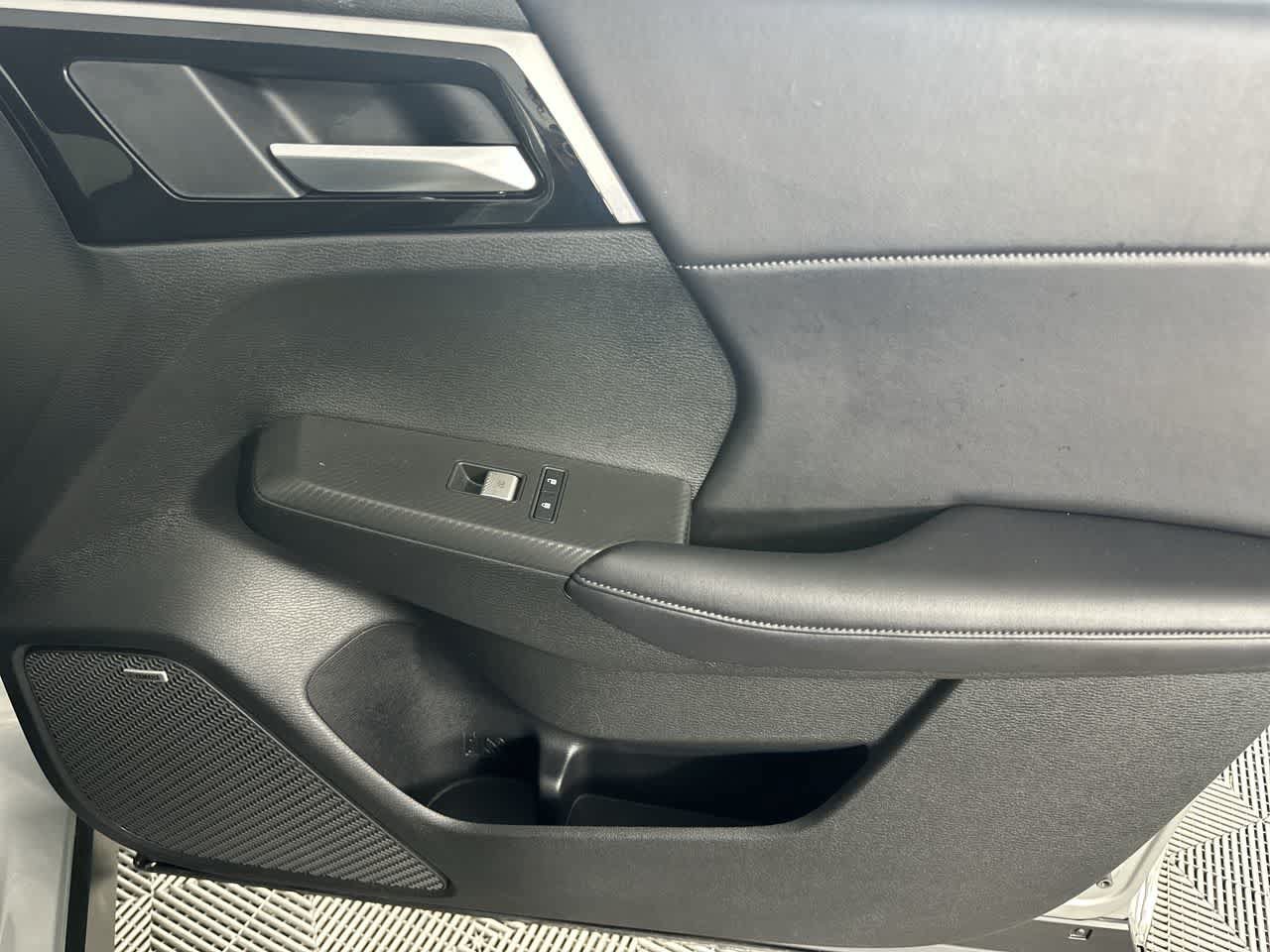 Used 2025 Mitsubishi Outlander SE FWD image 24
