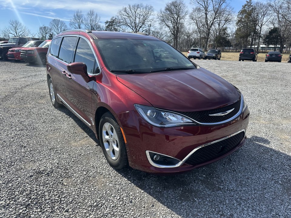 Used 2017 Chrysler Pacifica Touring-L Plus w/ Advanced Safetytec Group FWD image 3