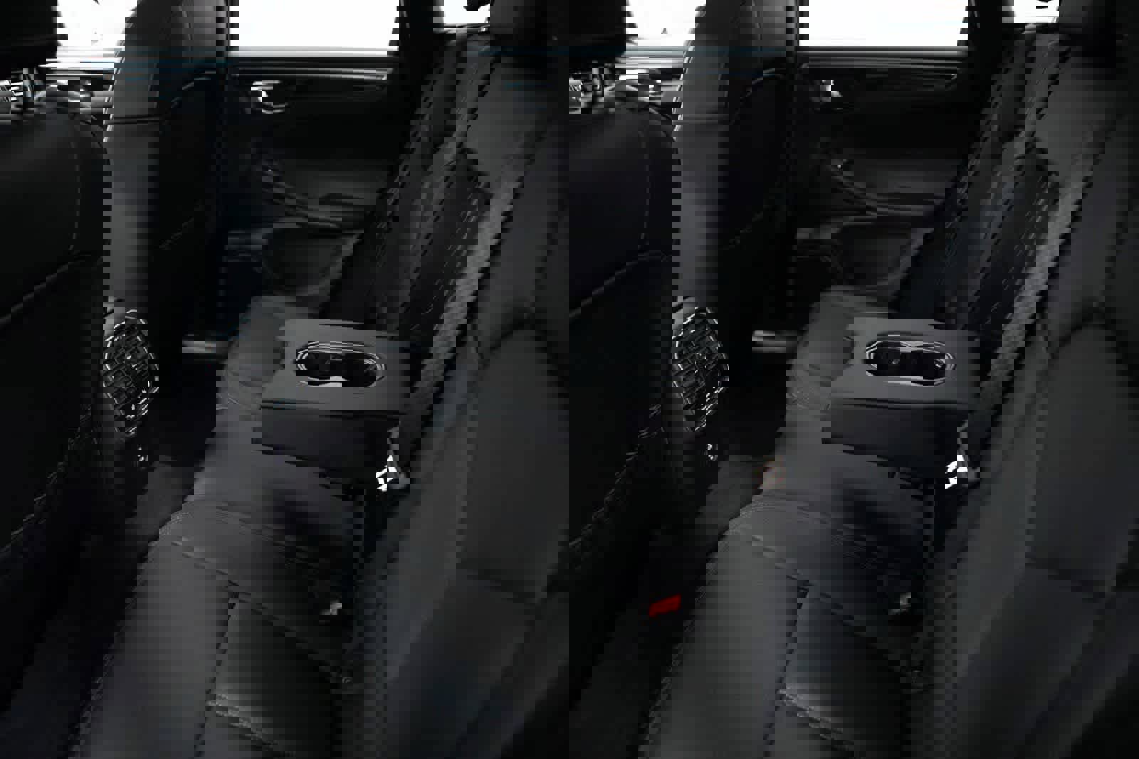 Certified 2025 Porsche Macan image 28