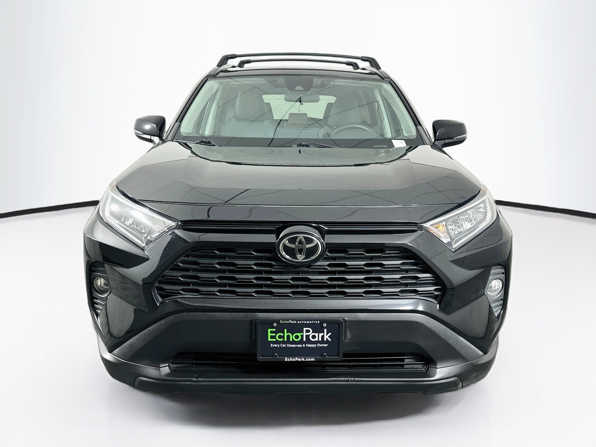 Used 2021 Toyota RAV4 XLE w/ Convenience Package FWD image 2