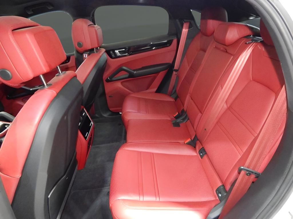 Used 2023 Porsche Cayenne Platinum Edition w/ Towing Package w/o Tow Ball image 30