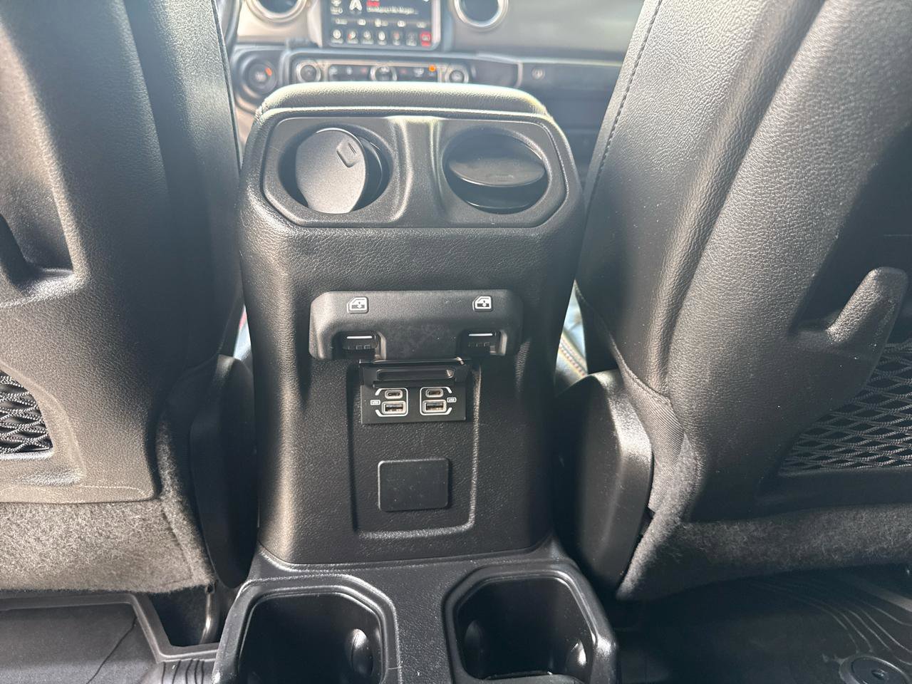 Used 2022 Jeep Gladiator Rubicon w/ Cold Weather Group AWD/4WD image 17