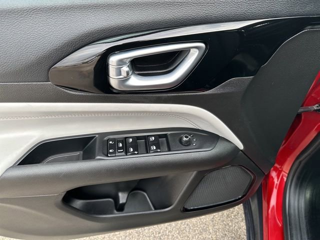 Used 2025 Jeep Compass Limited image 18