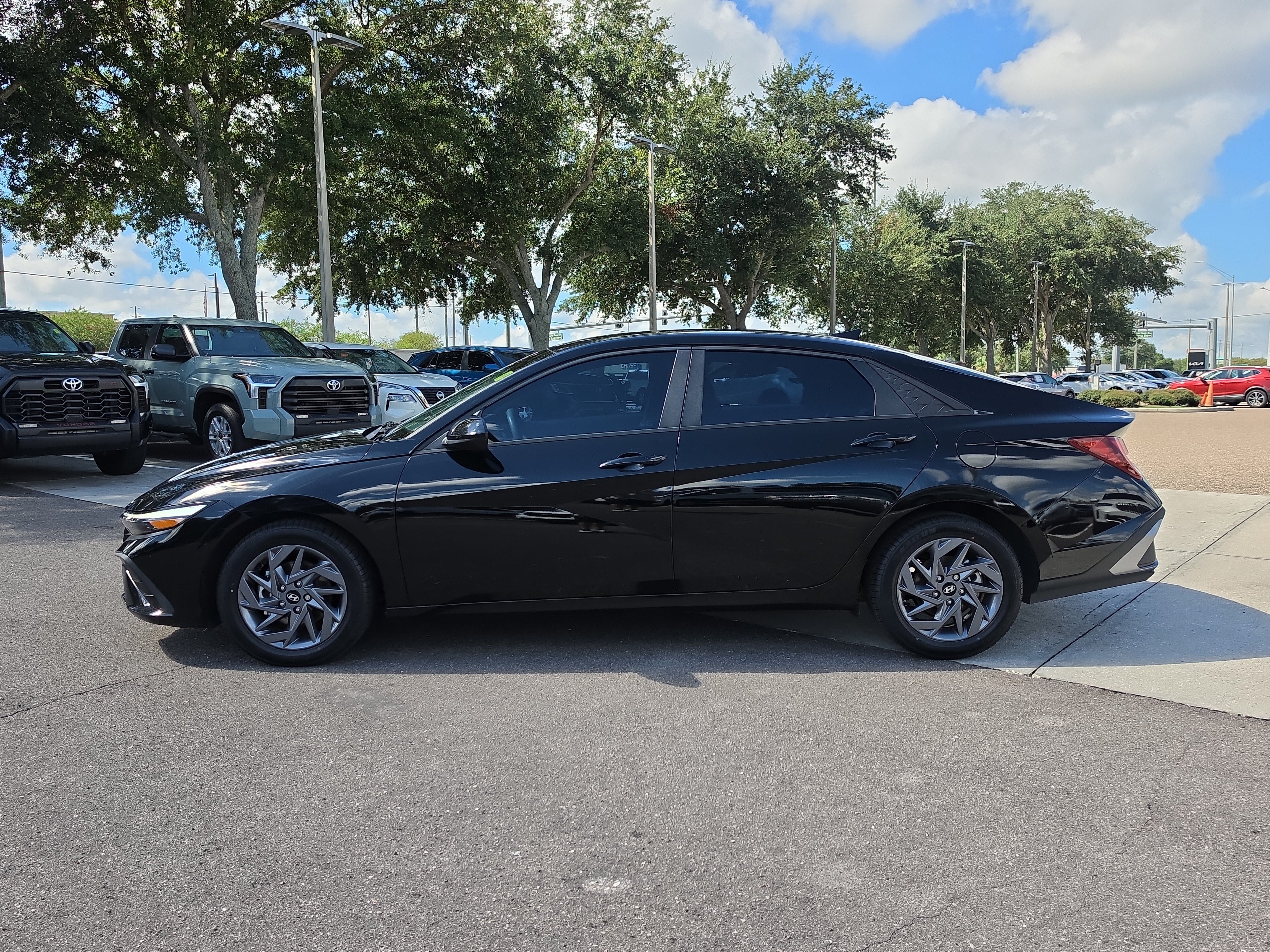 Used 2024 Hyundai Elantra SEL FWD image 5