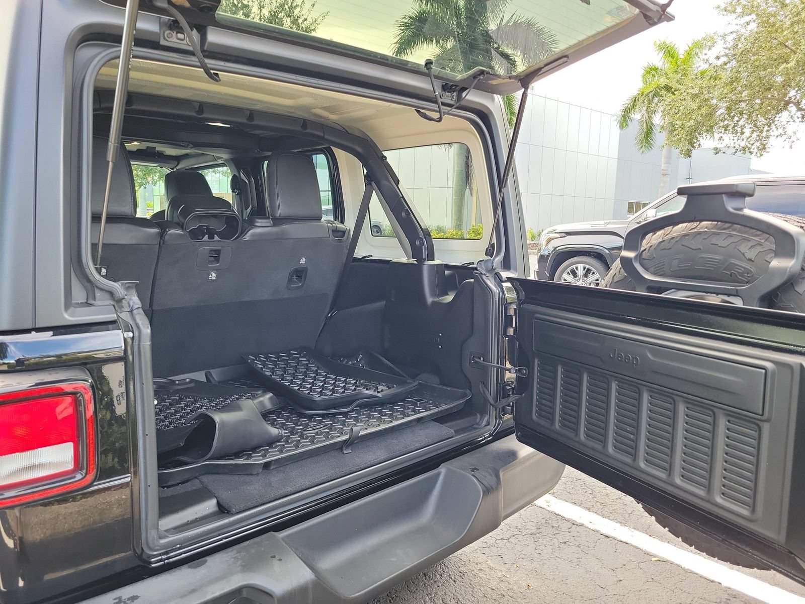 Used 2020 Jeep Wrangler Unlimited Sport AWD/4WD image 10