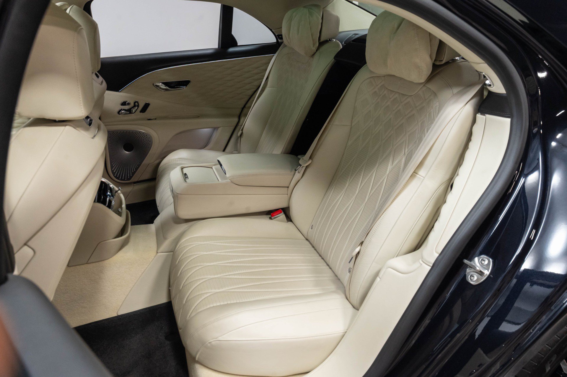 Used 2021 Bentley Flying Spur W12 AWD/4WD image 23