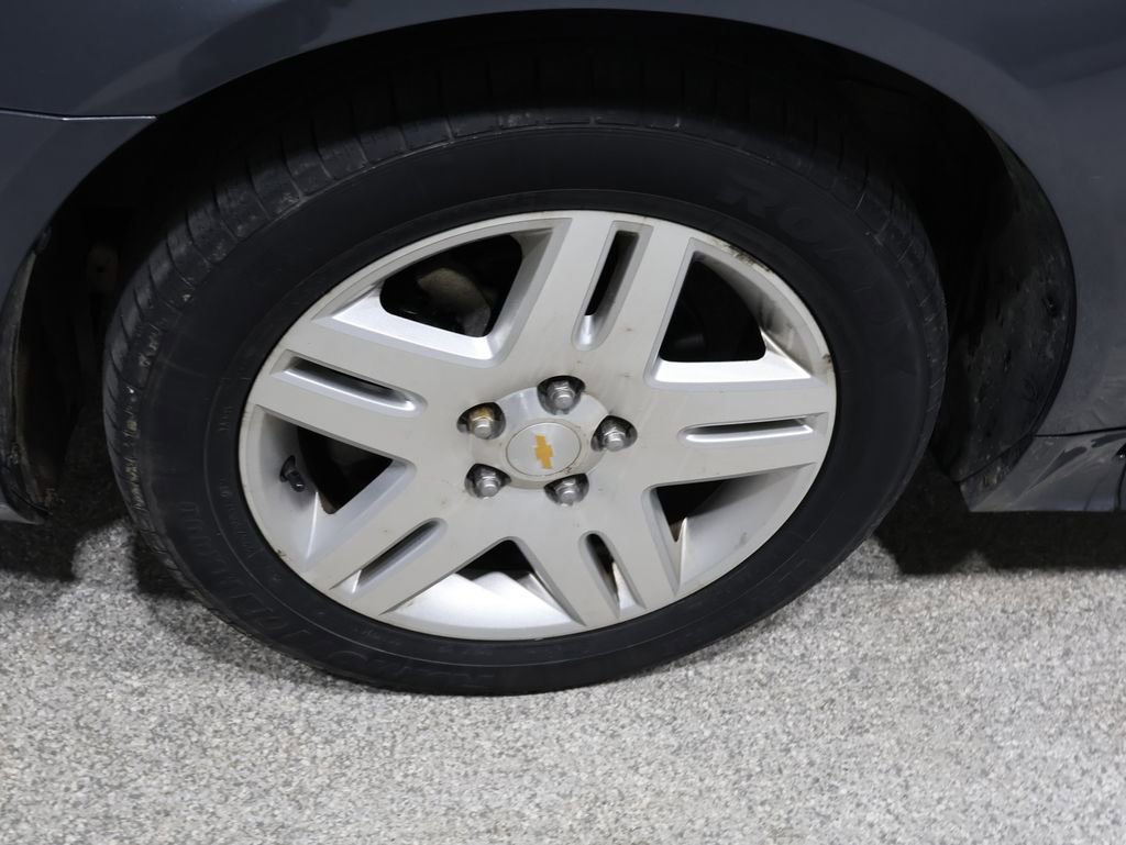 Used 2010 Chevrolet Impala LT w/ Luxury Edition Package image 17