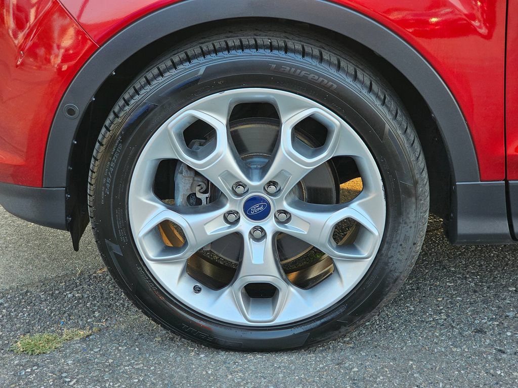 Used 2015 Ford Escape Titanium w/ Equipment Group 301A AWD/4WD image 9