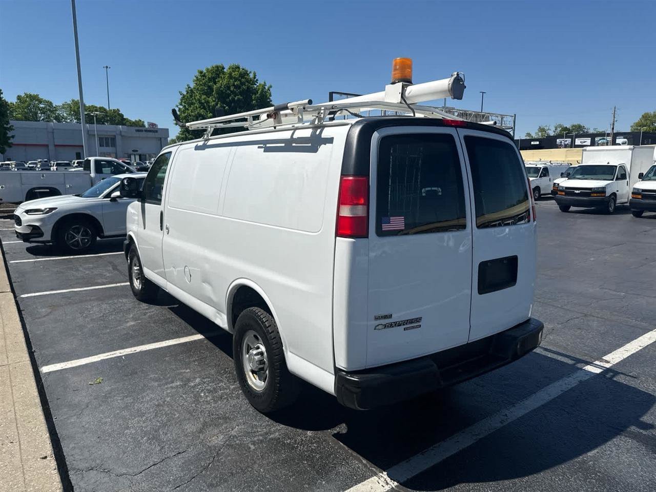 Used 2011 Chevrolet Express 2500 RWD image 6