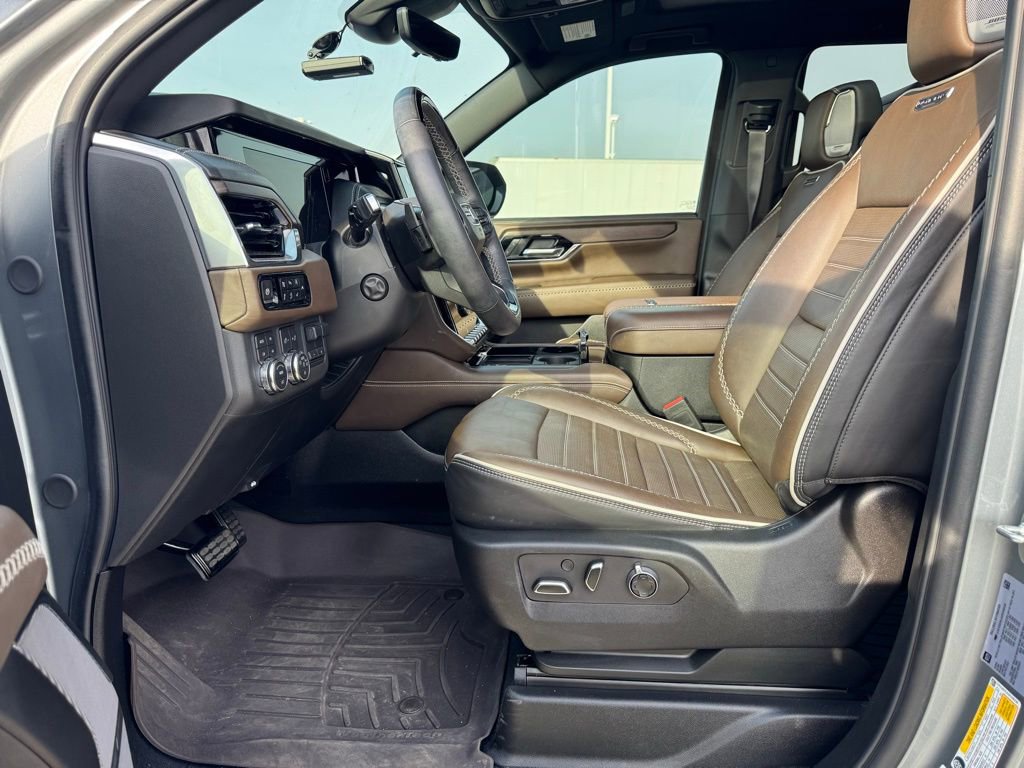 Used 2025 GMC Yukon Denali Ultimate image 11