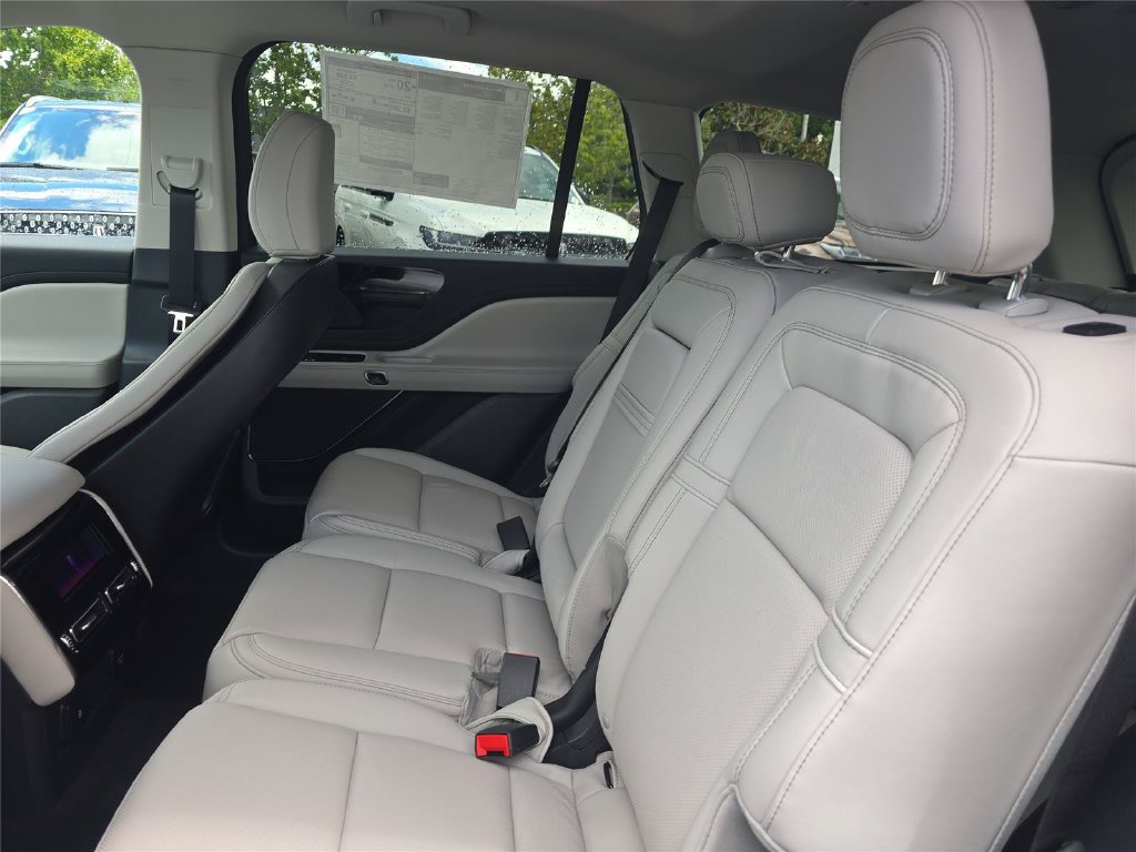 New 2027 Lincoln Aviator Reserve RWD image 11