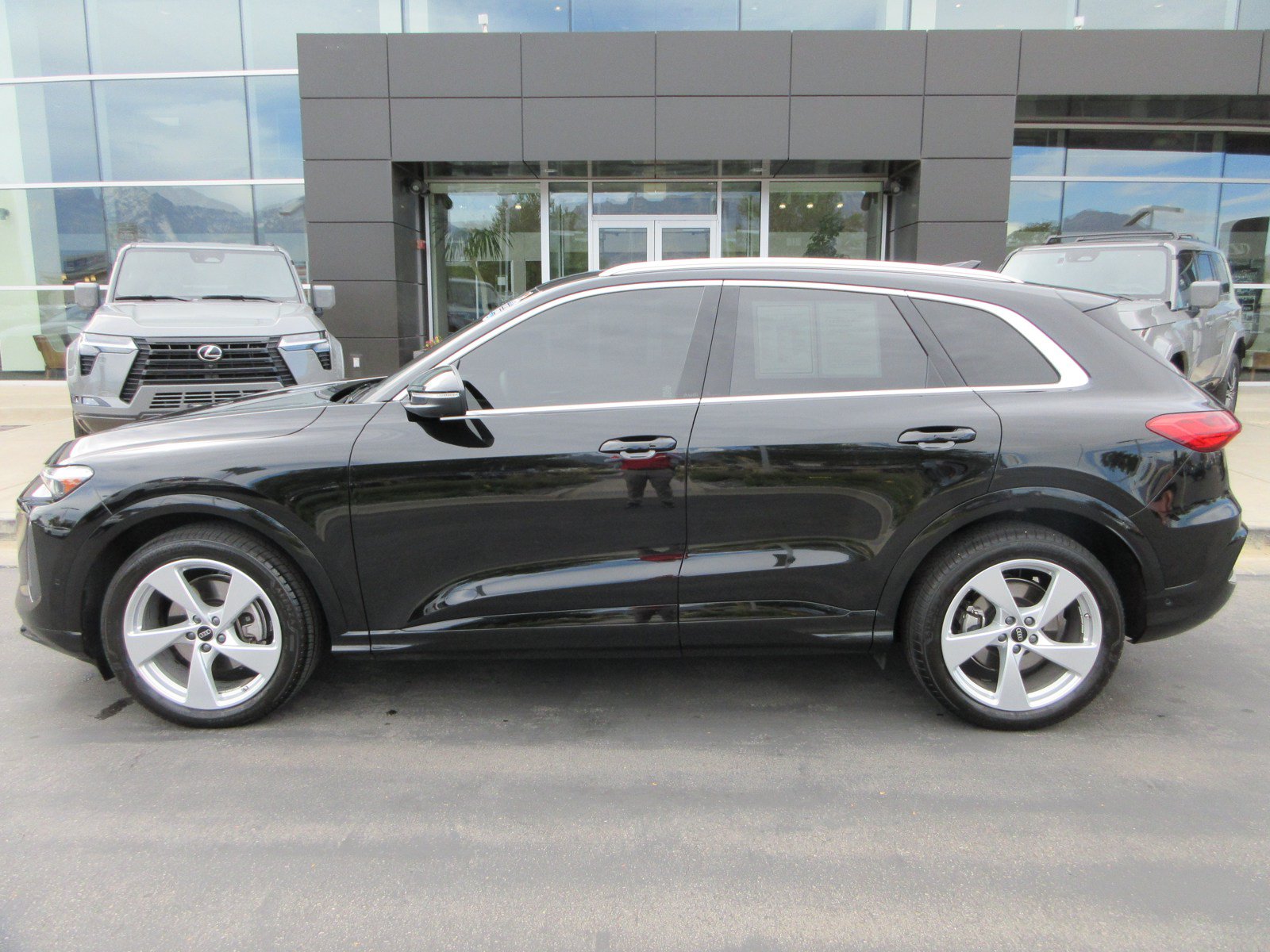 Used 2025 Audi Q5 Prestige AWD/4WD image 3
