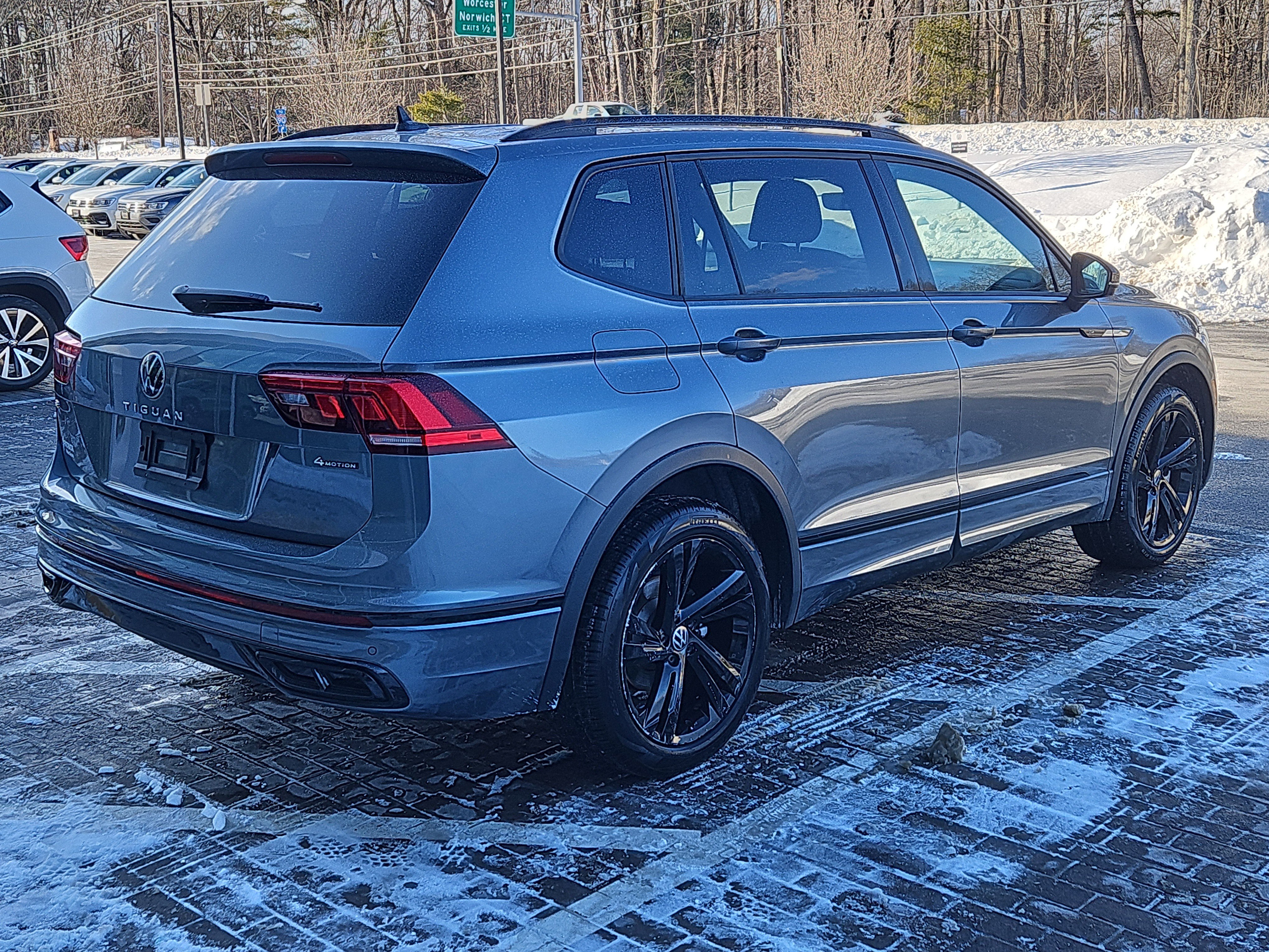 Certified 2023 Volkswagen Tiguan SE R-Line image 3