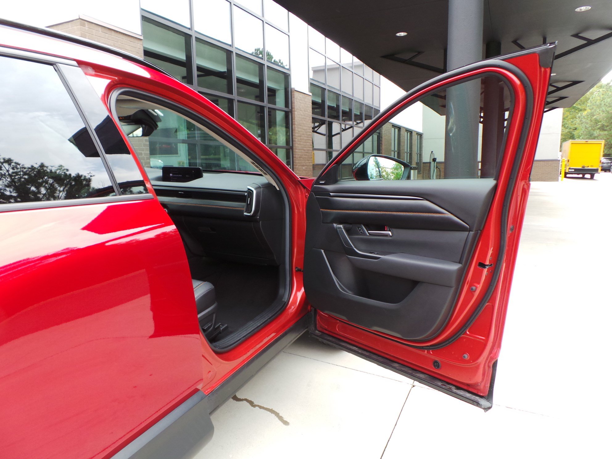 Certified 2025 MAZDA CX-50 AWD 2.5 Hybrid w/ Premium Pkg image 41
