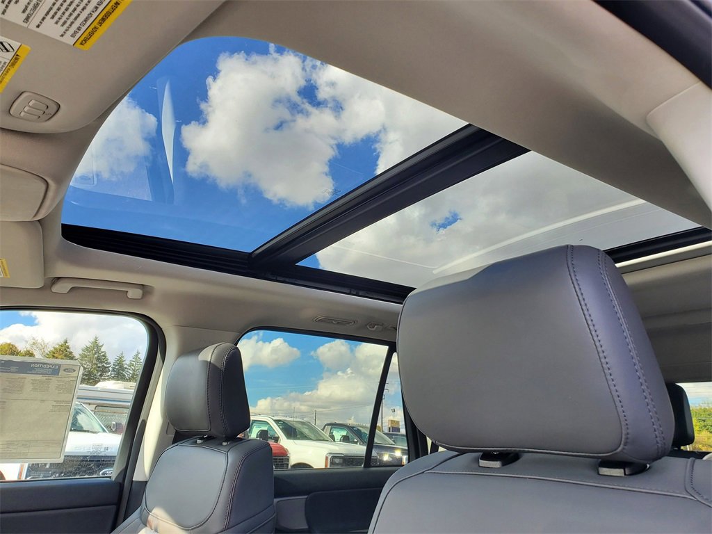 New 2025 Ford Expedition Active image 7