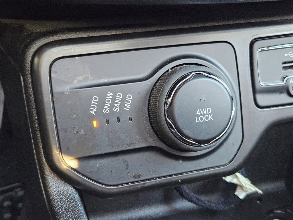 Certified 2021 Jeep Renegade Latitude w/ Luxury Group I image 31