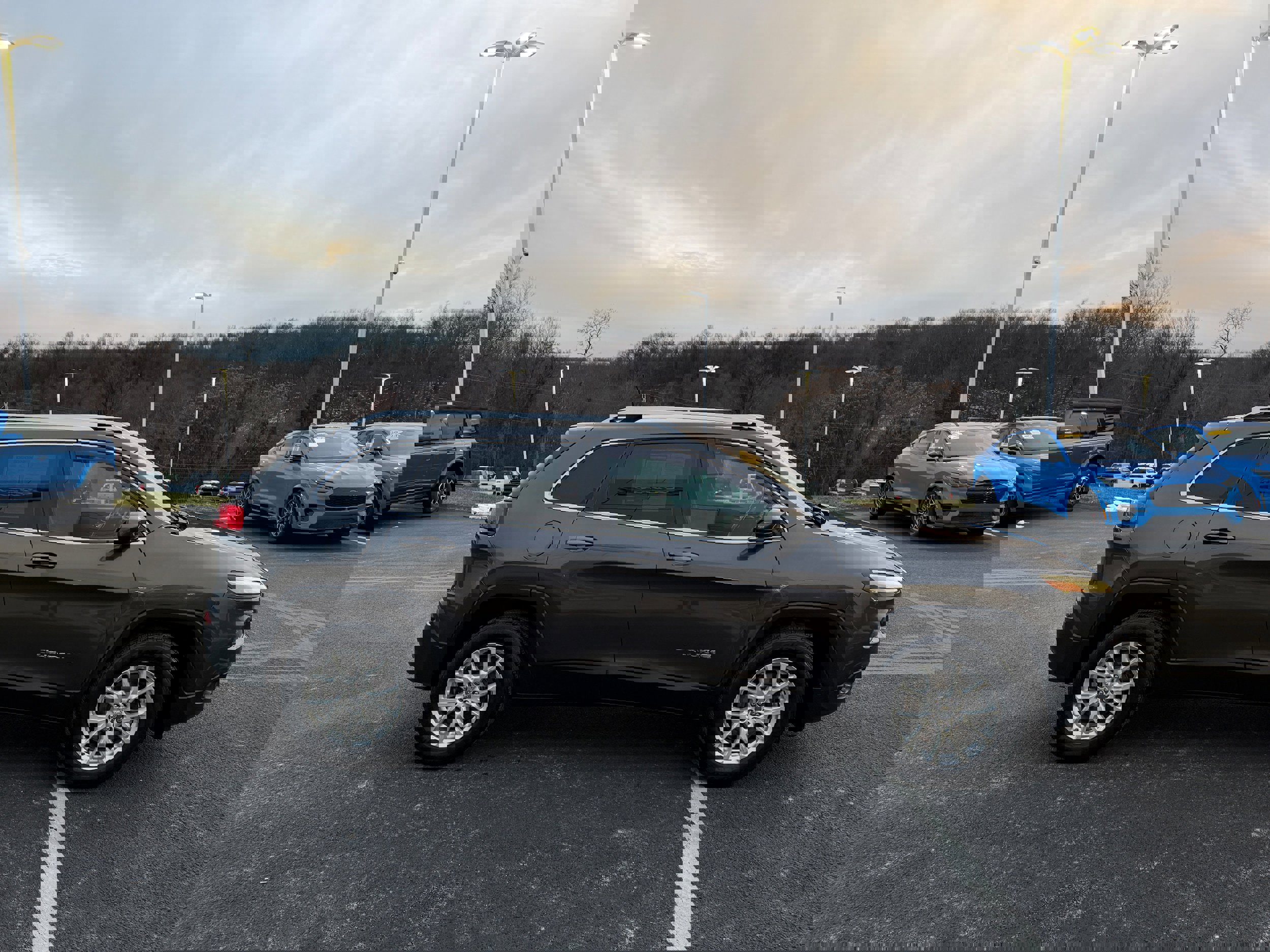 Used 2015 Jeep Cherokee Latitude w/ Cold Weather Group image 5