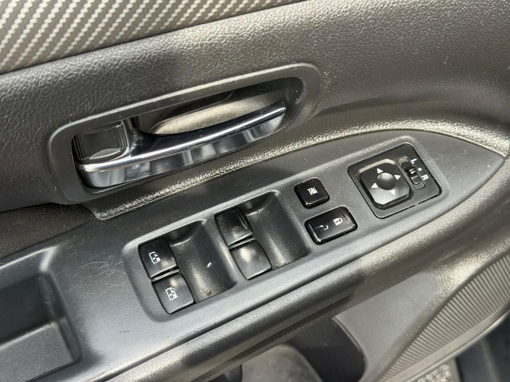 Used 2018 Mitsubishi Outlander SE FWD image 16