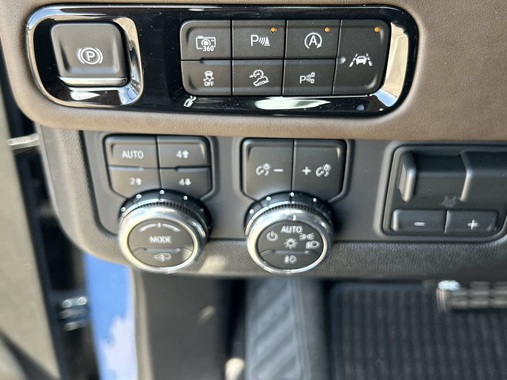New 2026 GMC Yukon Denali Ultimate AWD/4WD image 18
