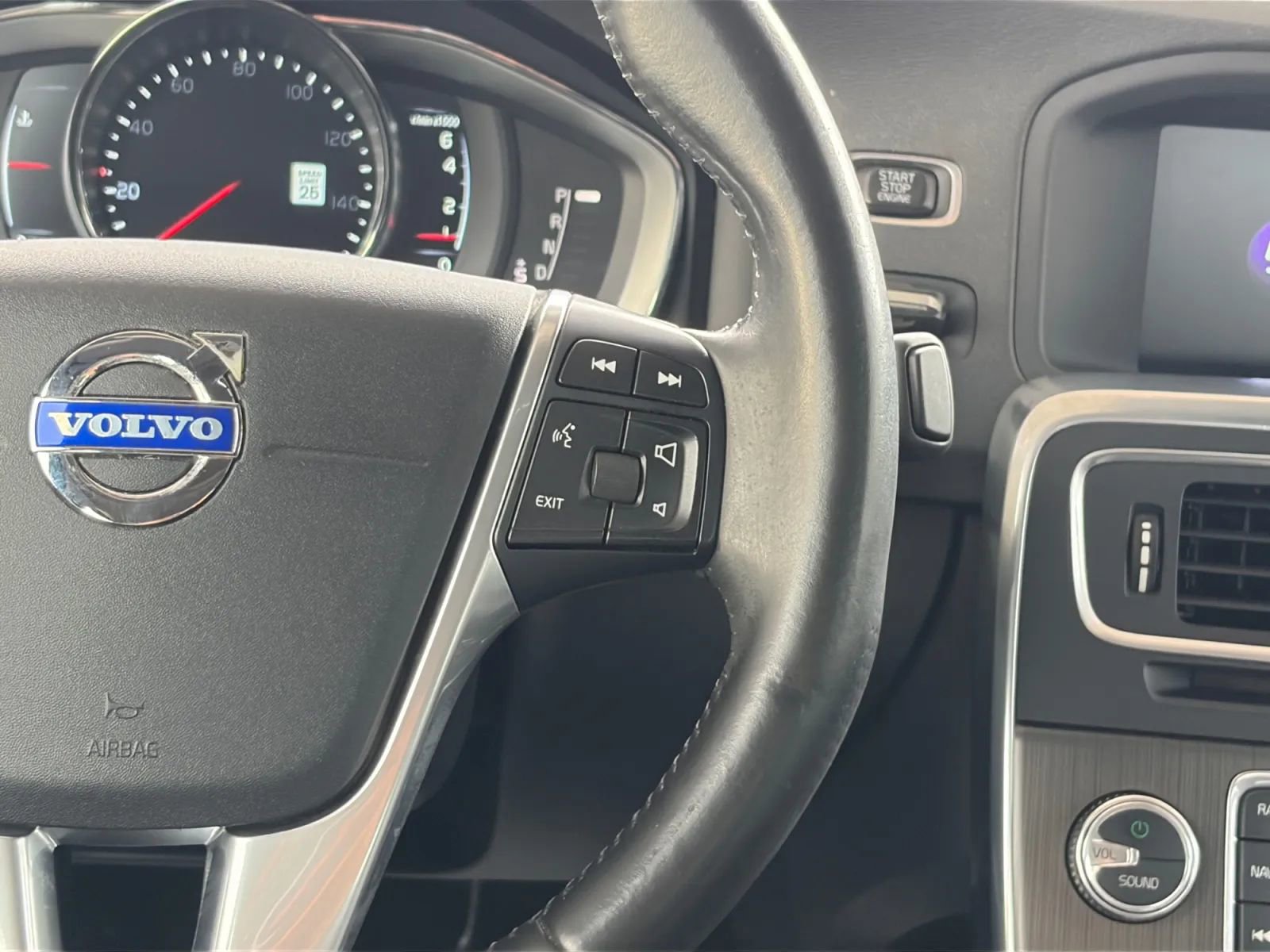 Used 2015 Volvo S60 T5 Platinum image 28