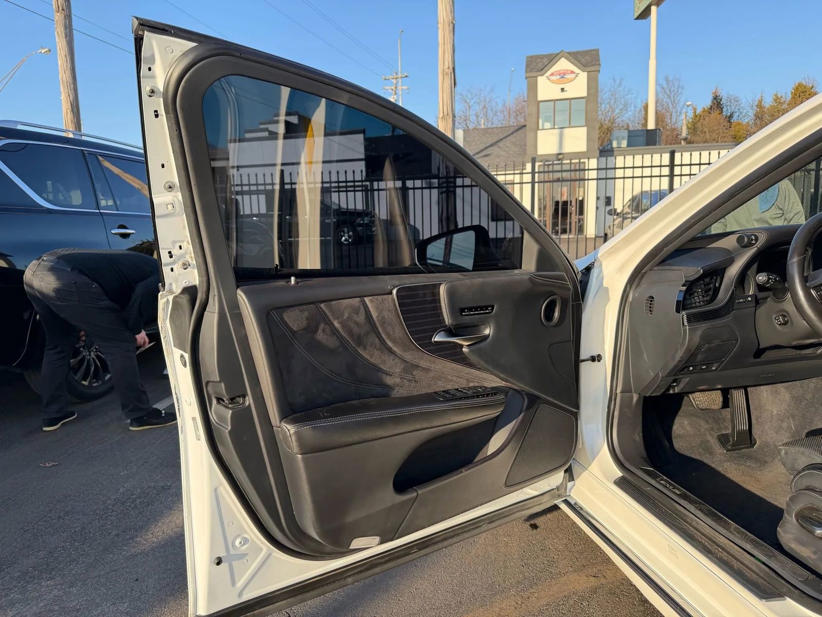 Used 2018 Lexus LS 500 AWD w/ Accessory Package (Z2) image 19