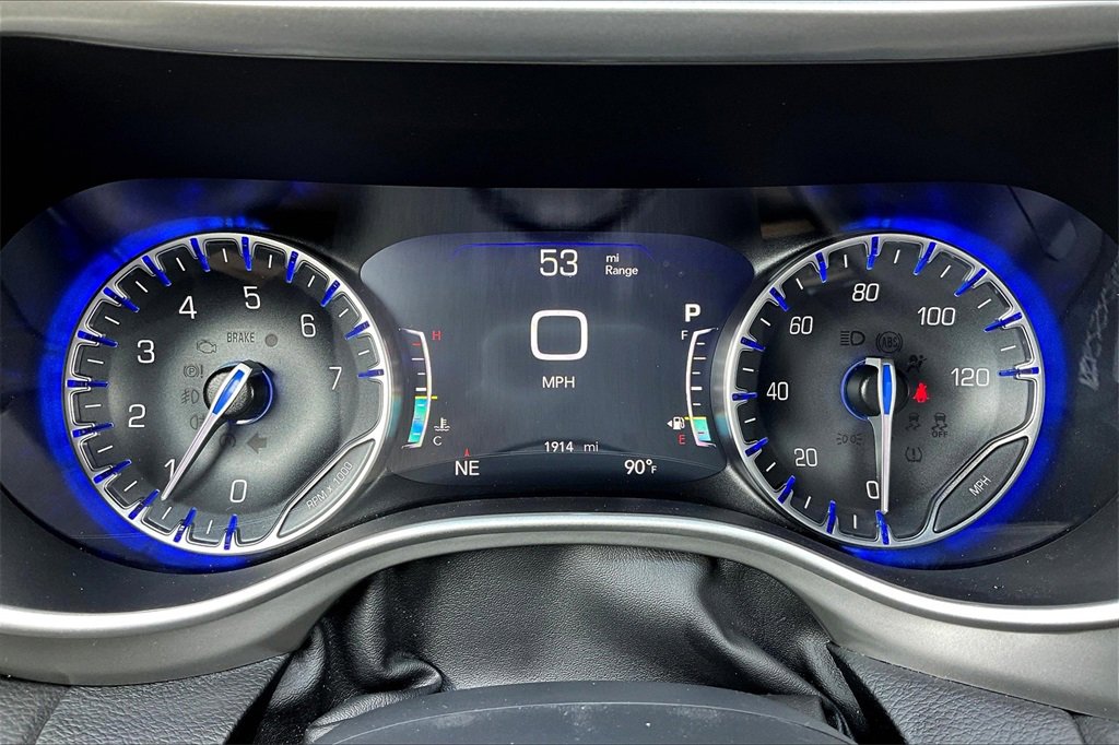 Used 2025 Chrysler Pacifica Select image 20