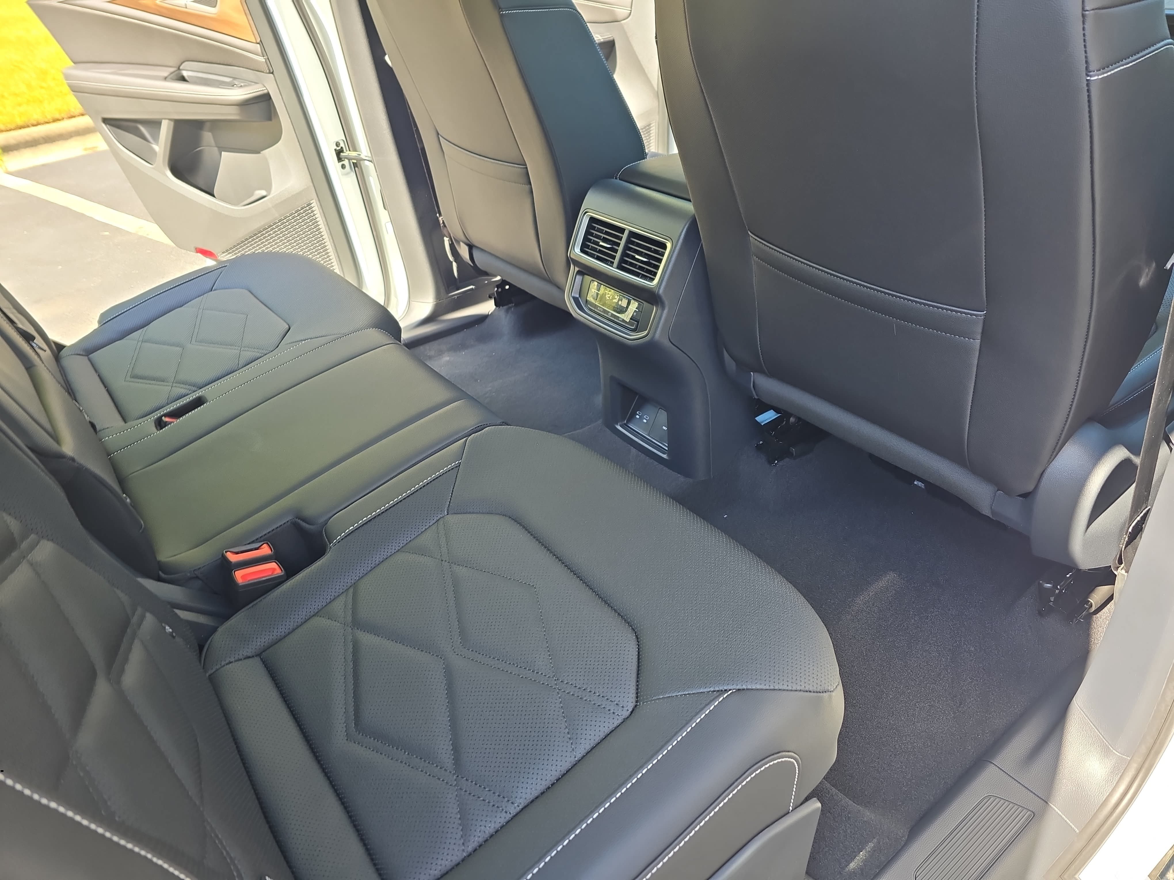 New 2026 Volkswagen Atlas SE FWD image 11