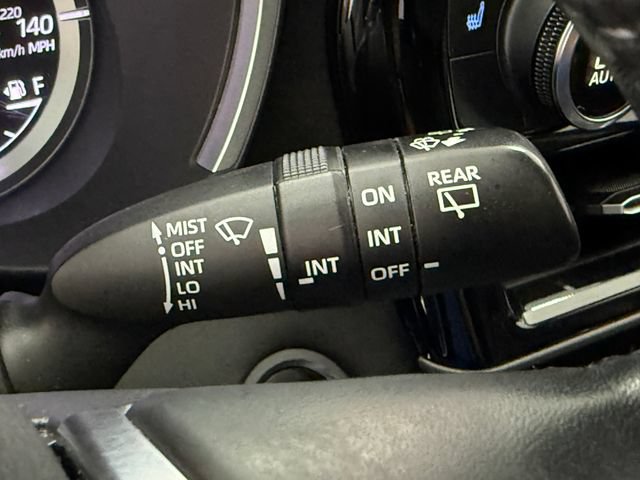 Used 2021 Toyota Highlander XLE FWD image 12