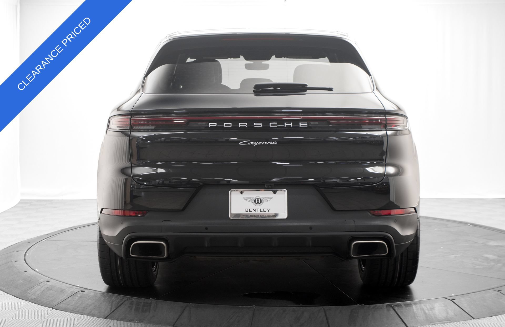 Used 2025 Porsche Cayenne AWD/4WD image 4