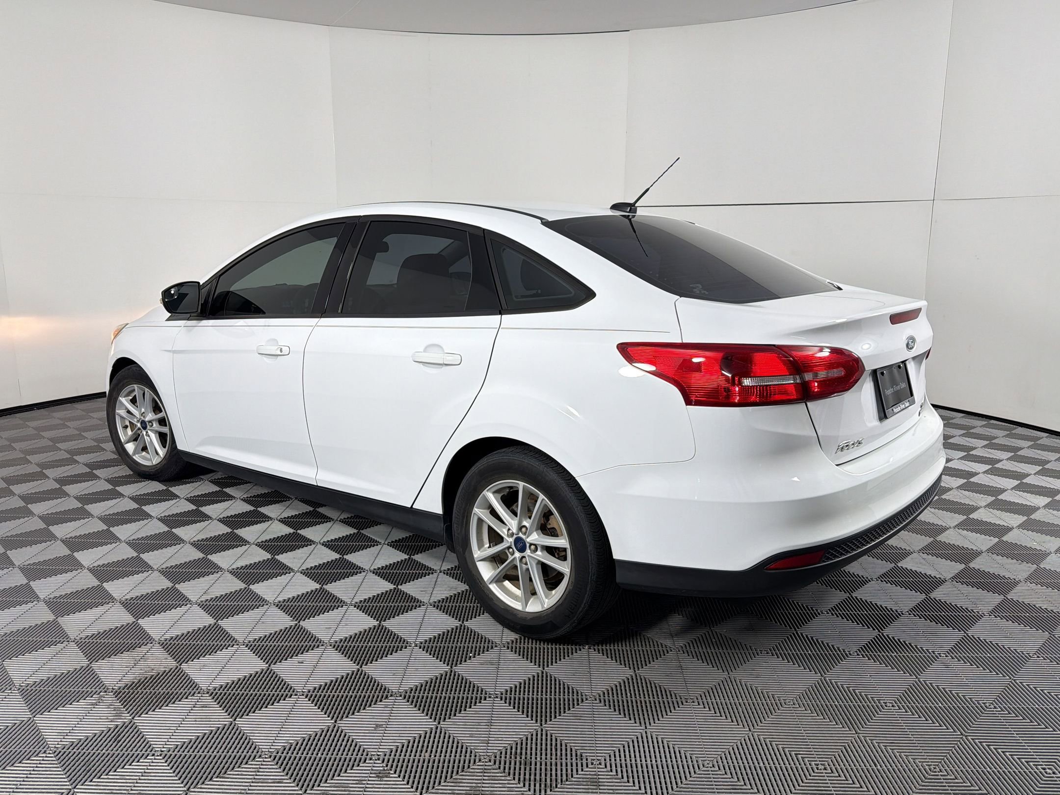 Used 2017 Ford Focus SE FWD image 3