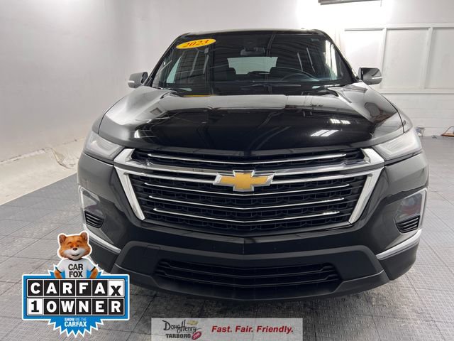 Used 2023 Chevrolet Traverse LT image 2