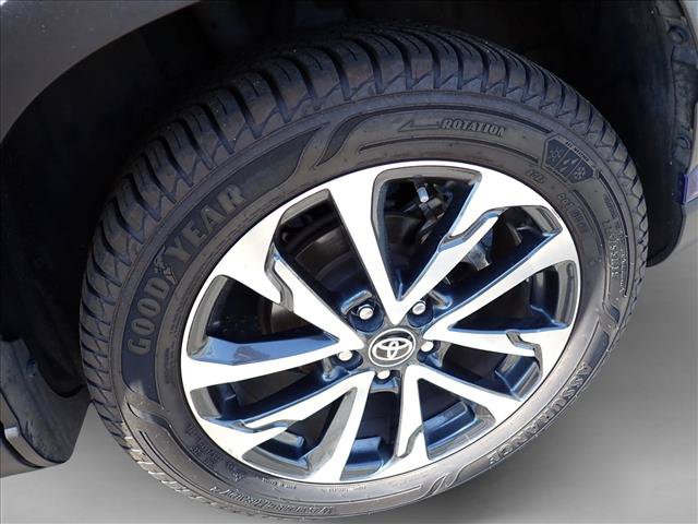 Used 2024 Toyota Corolla Cross XLE w/ Convenience Package FWD image 7