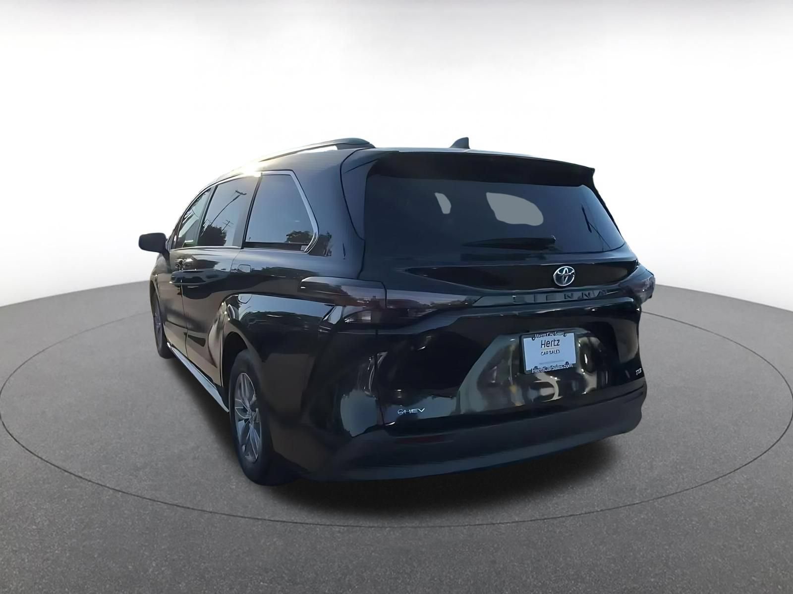 Used 2025 Toyota Sienna XLE FWD image 10