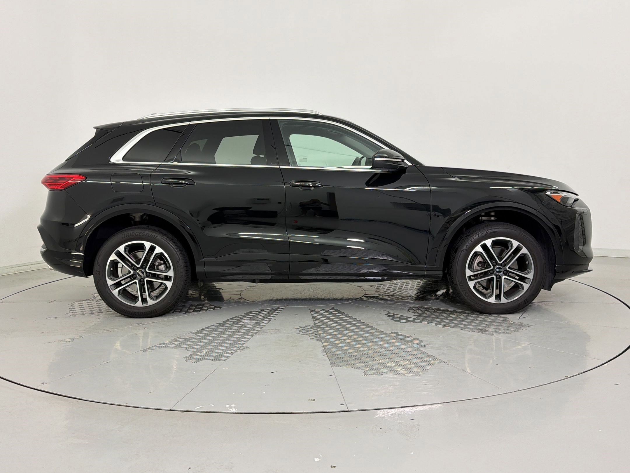 Used 2025 Audi Q5 Premium w/ Convenience Package image 8