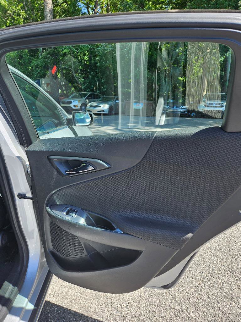 Used 2018 Chevrolet Malibu LT image 32