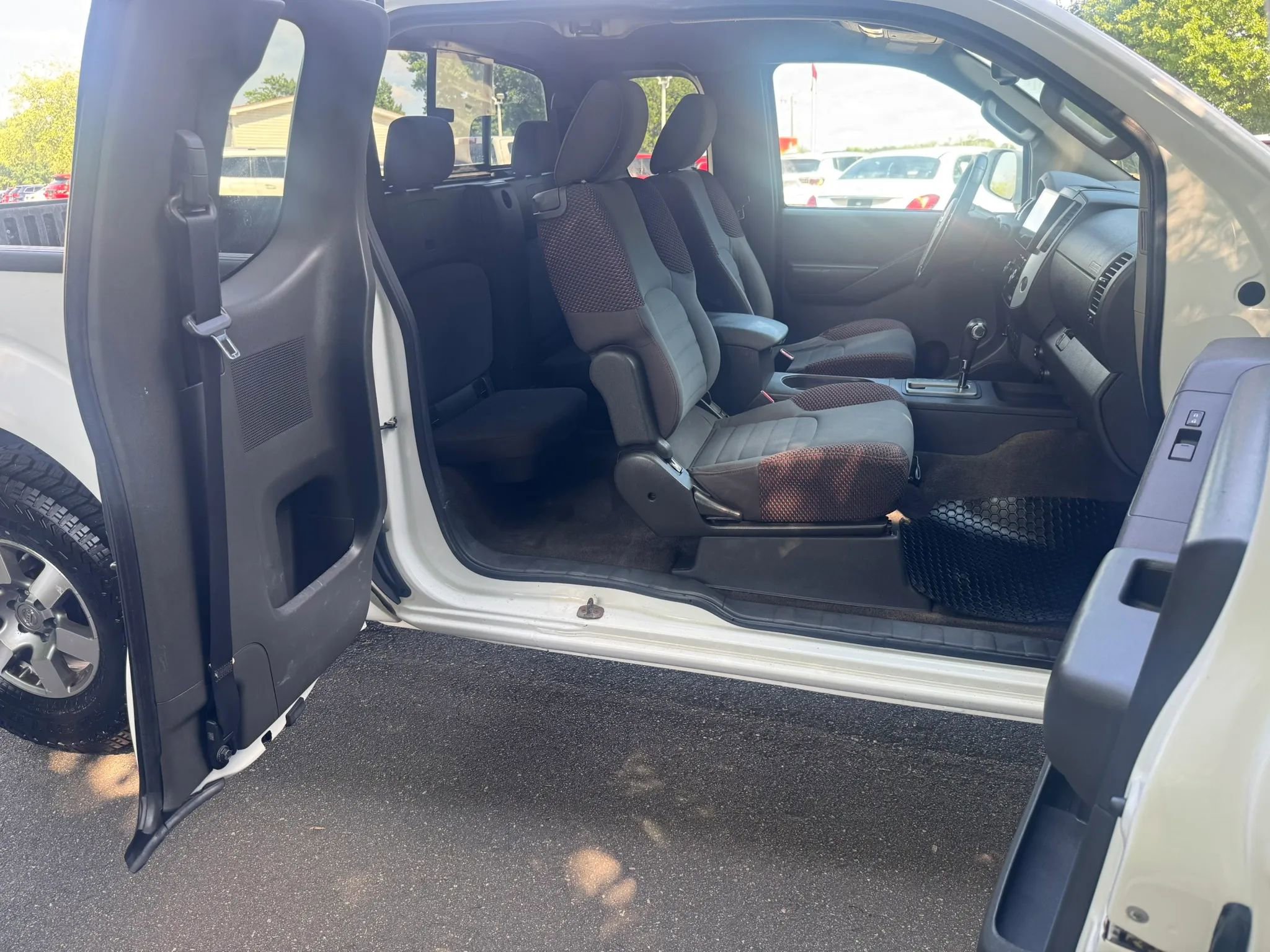 Used 2012 Nissan Frontier PRO-4X AWD/4WD image 24