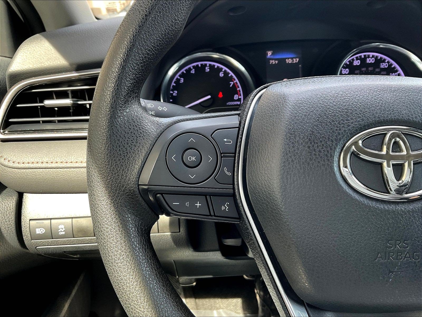 Used 2019 Toyota Camry LE FWD image 11