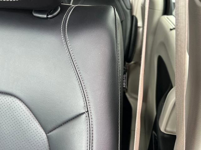 Used 2024 Chrysler Pacifica Touring-L FWD image 13