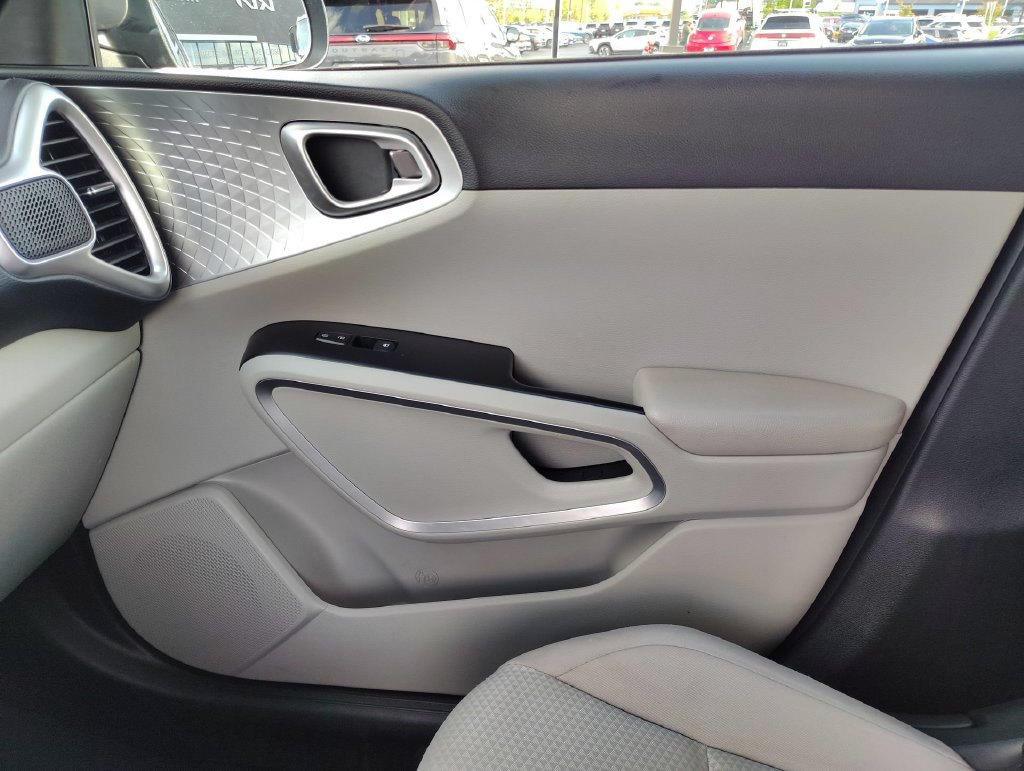 Certified 2023 Kia Soul LX w/ LX Technology Package FWD image 19