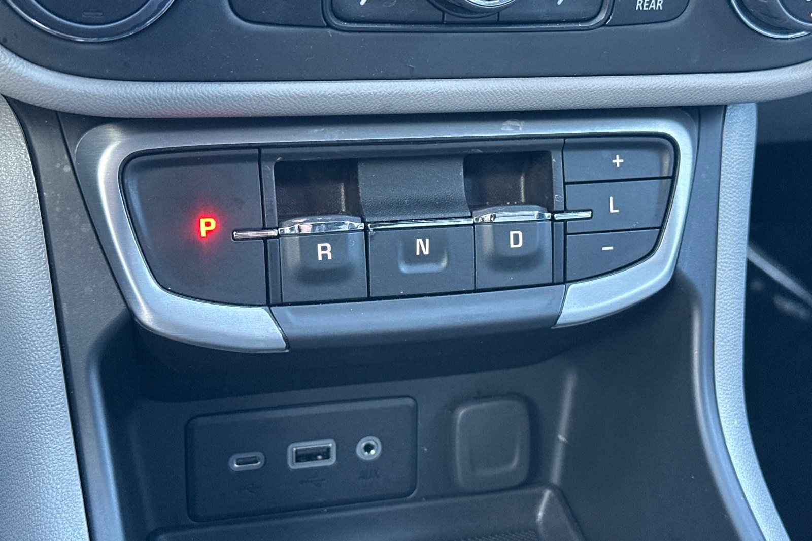 Used 2023 GMC Terrain SLE w/ Driver Convenience Package image 28