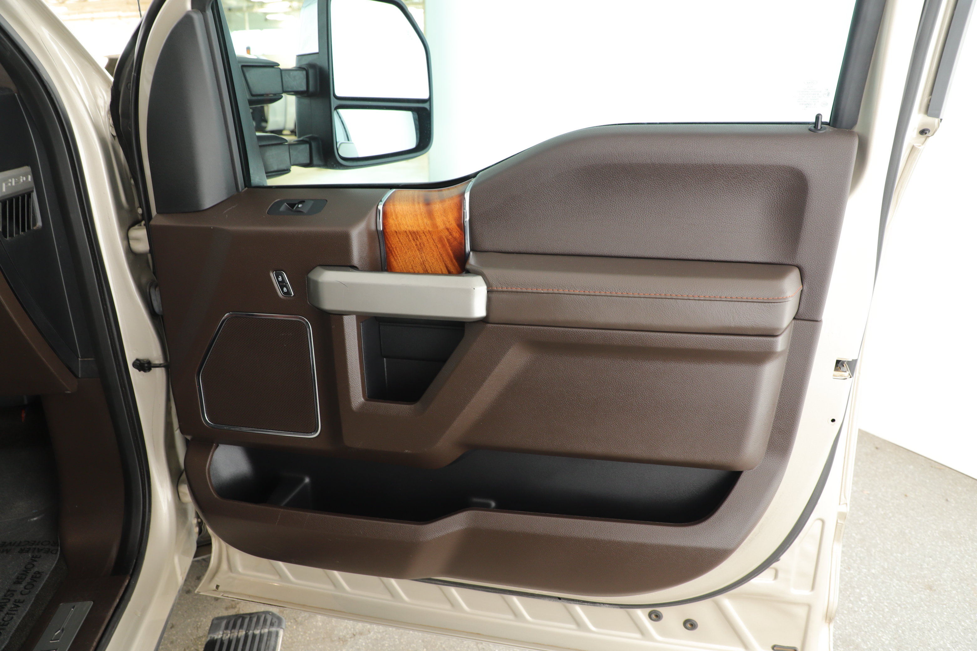 Used 2018 Ford F150 King Ranch w/ Equipment Group 601A Luxury AWD/4WD image 11