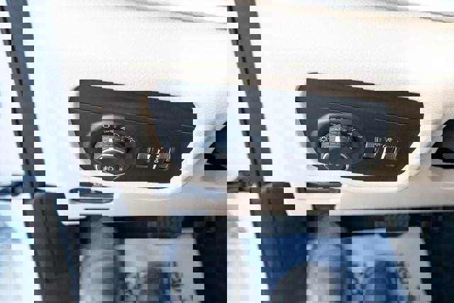 New 2025 Jeep Grand Cherokee L Limited w/ Luxury Tech Group II image 25