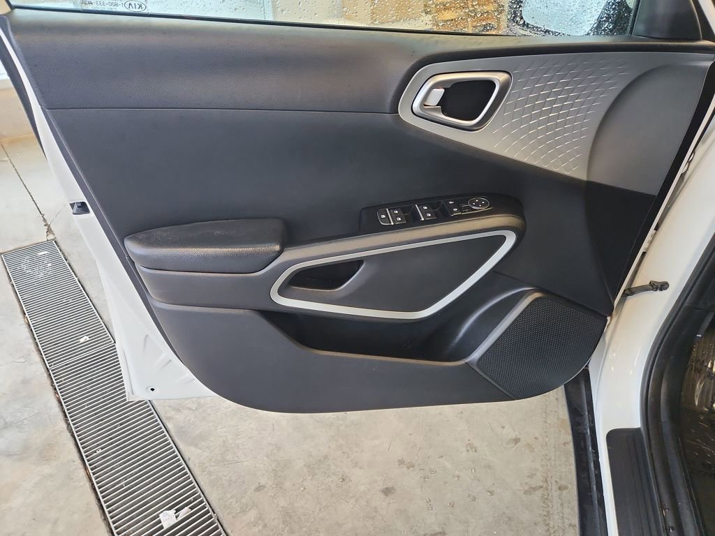 Used 2020 Kia Soul LX image 16