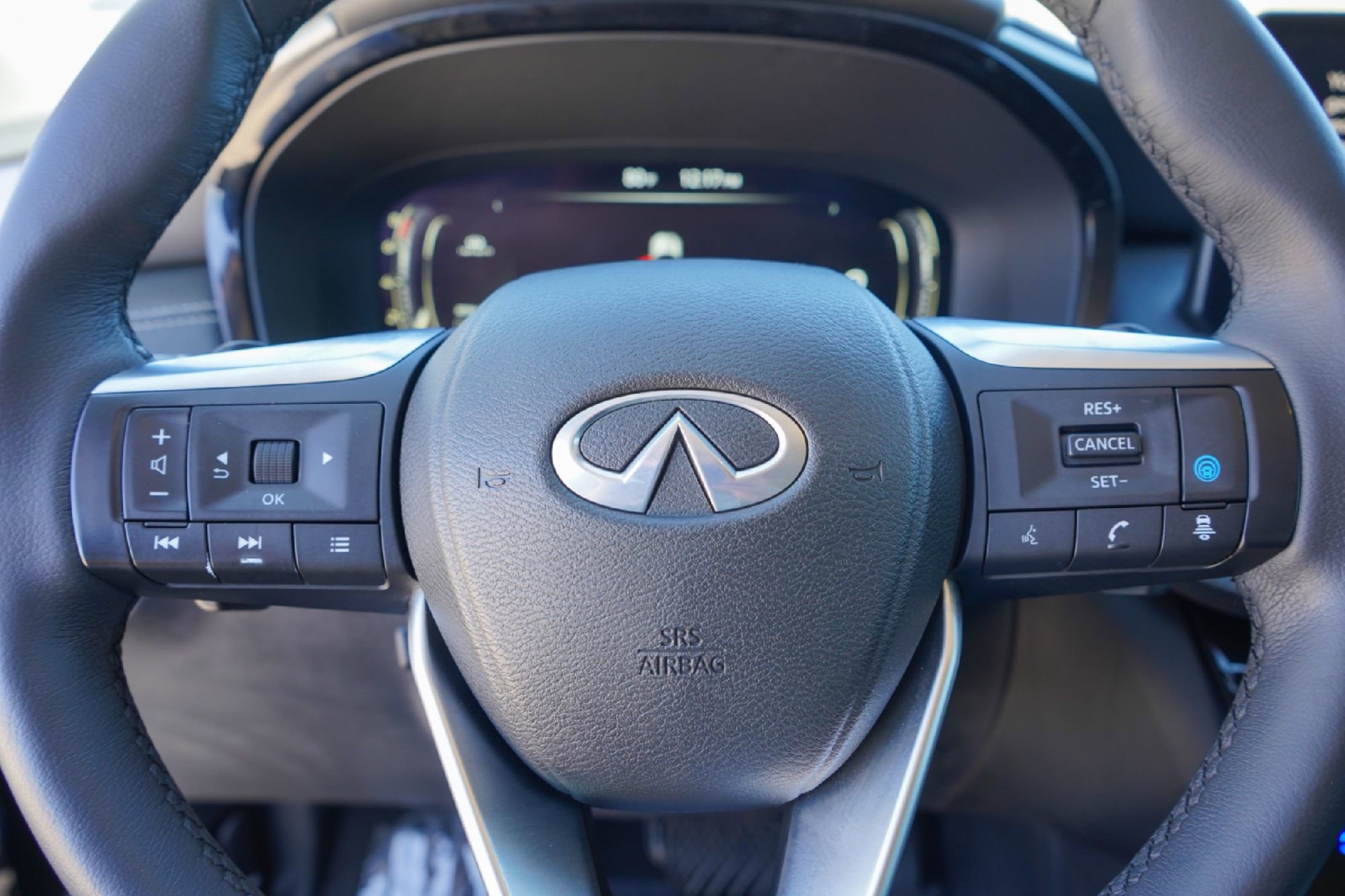 Certified 2023 INFINITI QX60 Luxe w/ Cargo Package image 10