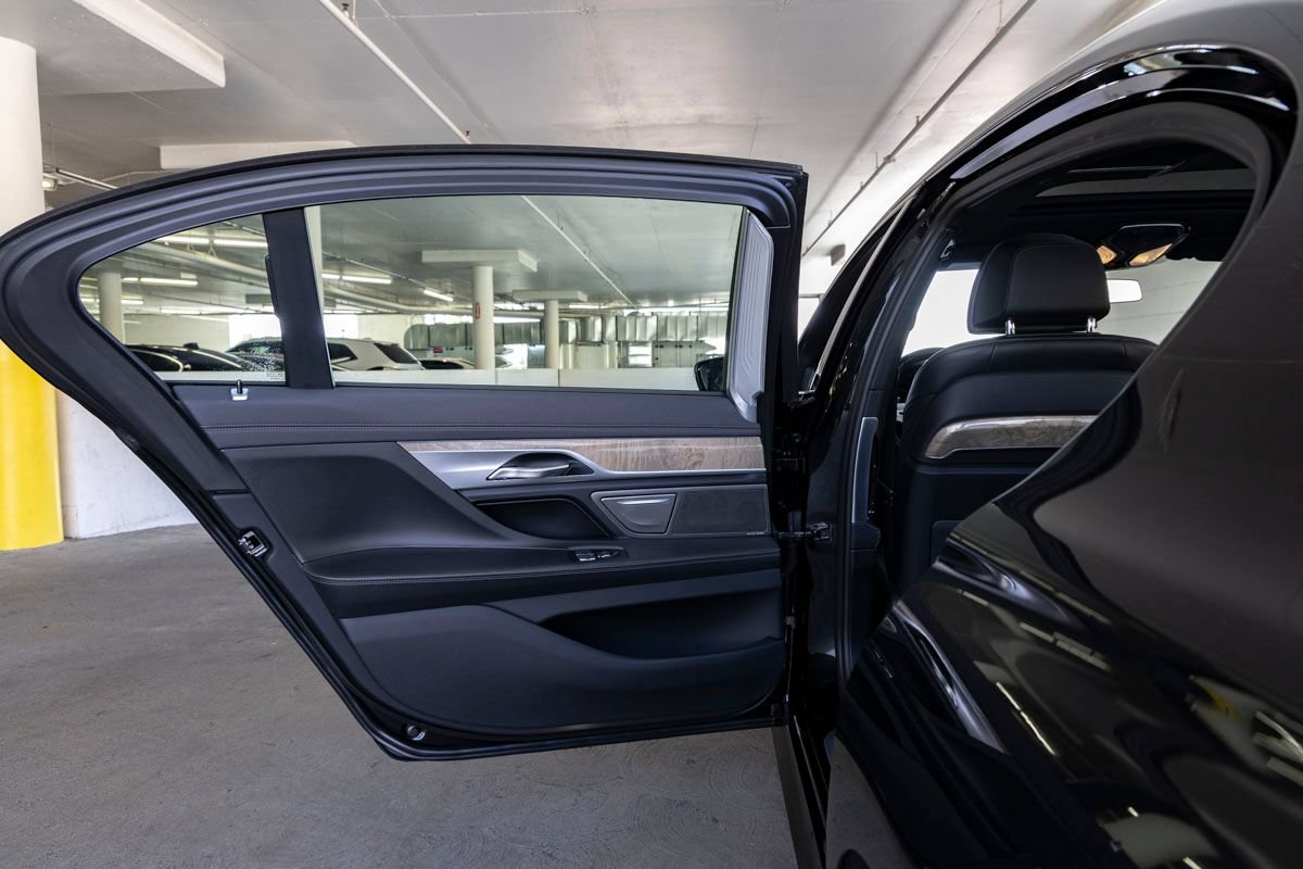 Used 2020 BMW 740i w/ M Sport Package RWD image 20