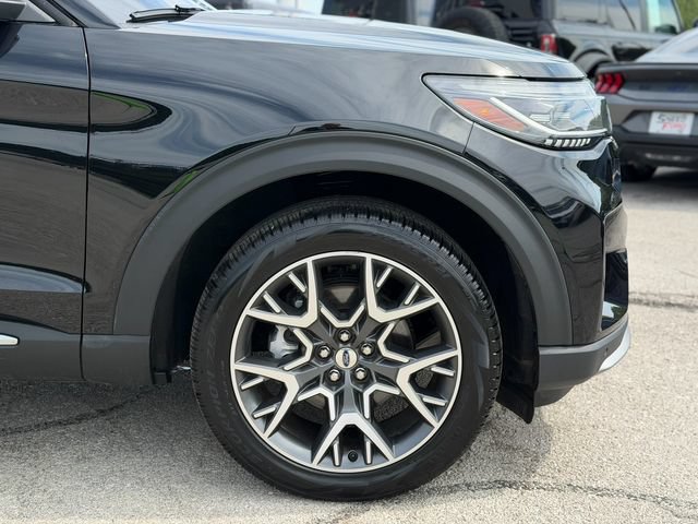 Used 2025 Ford Explorer Platinum w/ Ultimate Package AWD/4WD image 9