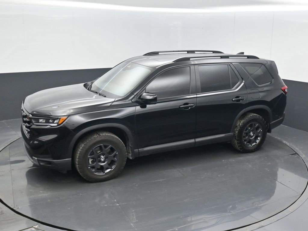 Used 2025 Honda Pilot TrailSport image 12