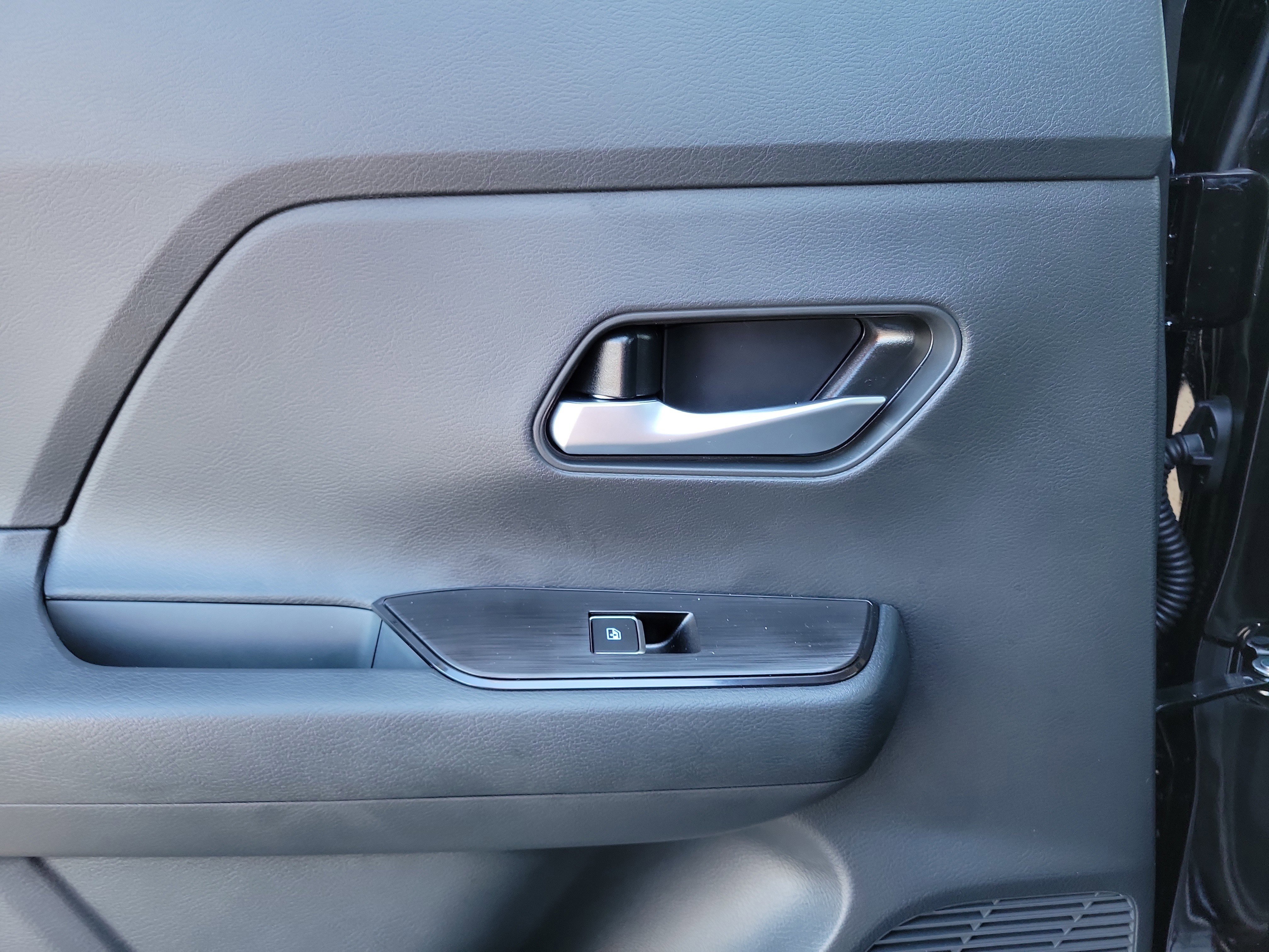 New 2026 Nissan Kicks SR w/ Cold Weather Package image 12