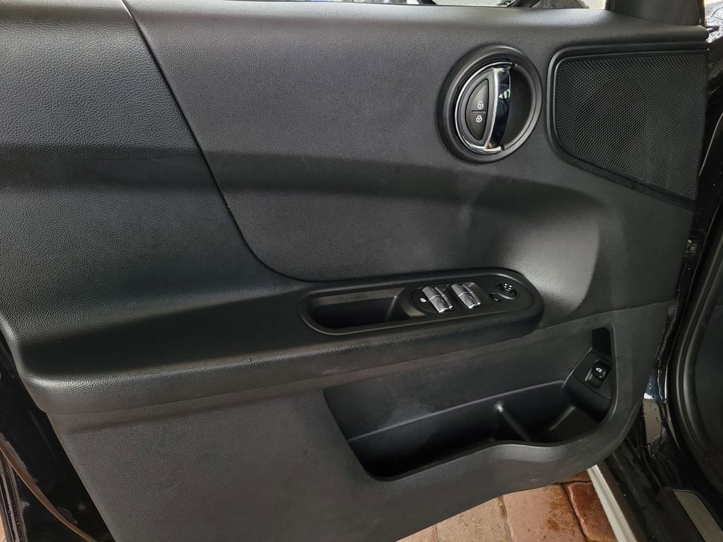 Used 2019 MINI Cooper Countryman FWD image 16